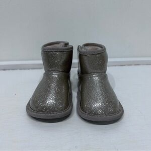 Children’s Place Sparkly Gold Infant Boots Size 6-12 months‎